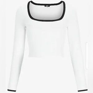 Body Contour Contrast Tipped Cropped Sweater